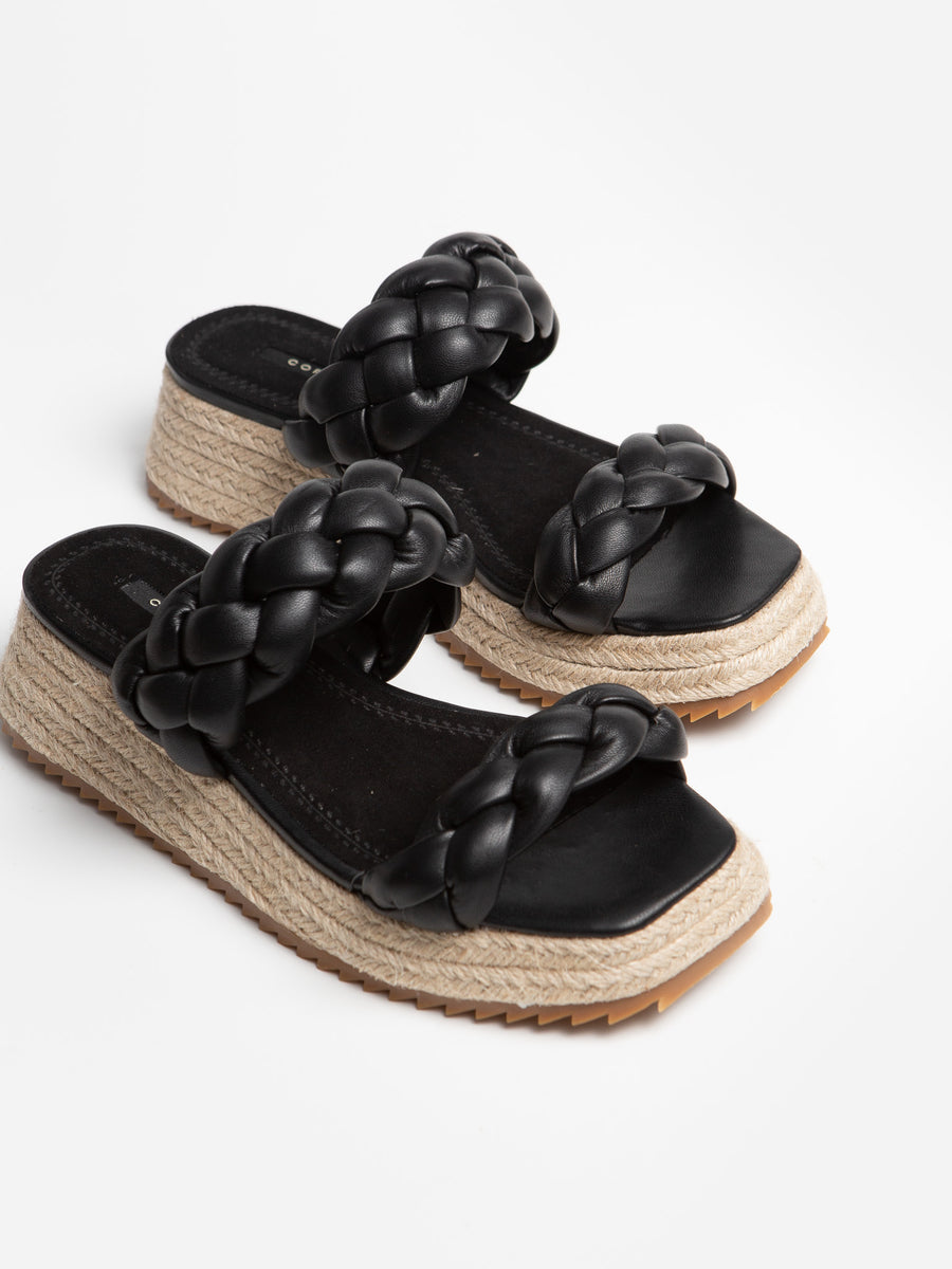 FLATFORM LEATHER SANDAL